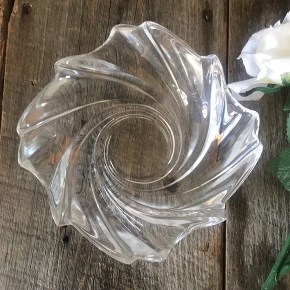 Claire Burke Swirl Cut Crystal Bowl - Picture 4 of 4